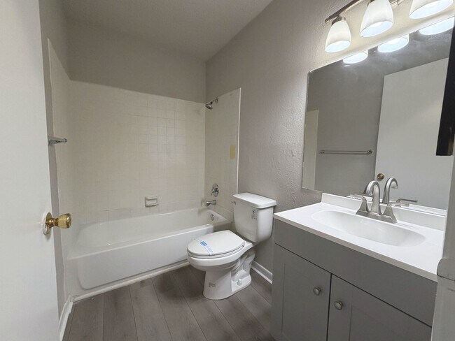 Building Photo - 5263 Charolais Dr