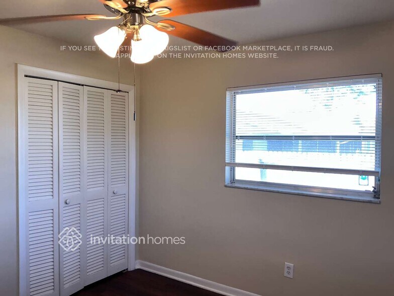 Building Photo - 1007 Macrae Ave