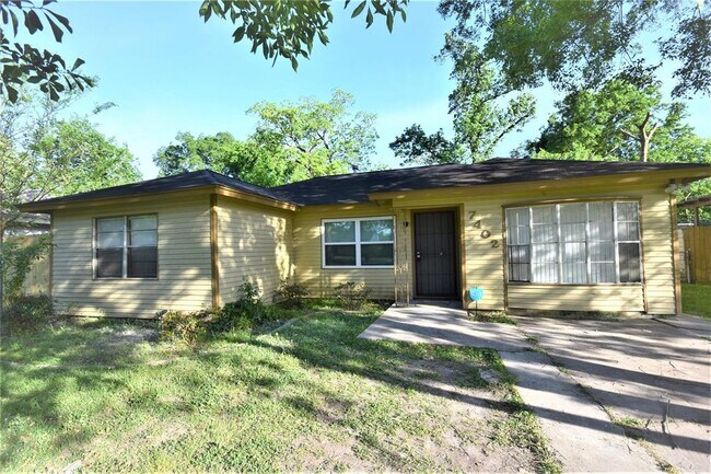 Building Photo - 7402 Sterlingshire St