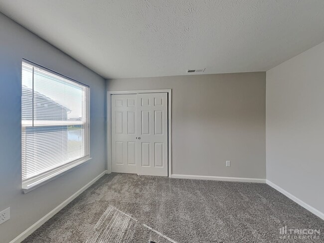 Building Photo - 2840 Beethoven Ave