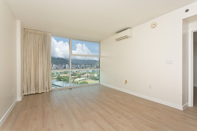Building Photo - 909 Kapiolani Blvd