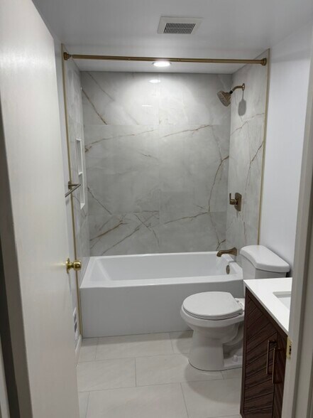 Soaking tub - 16 Brittany Dr