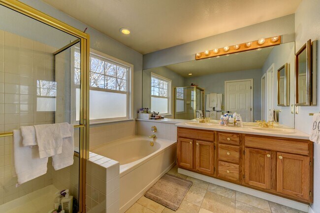 Building Photo - Stunning Upgraded 5BR 4BA Lafayette Home Near Coal Creek Trail & Hwy 287**