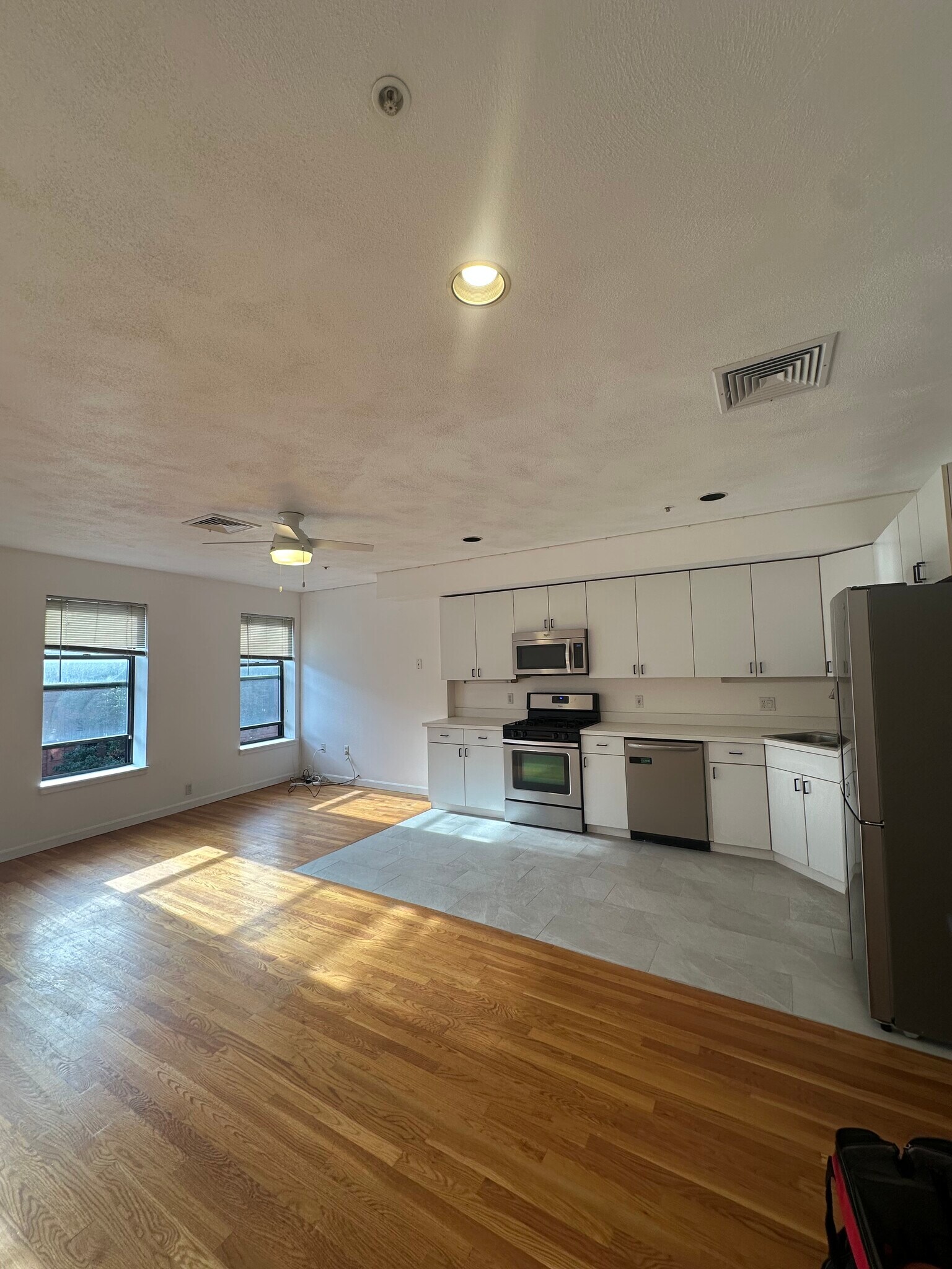 Building Photo - 238 Hanover St