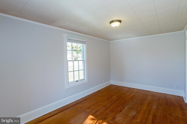 Building Photo - 766 Sergeantsville Rd