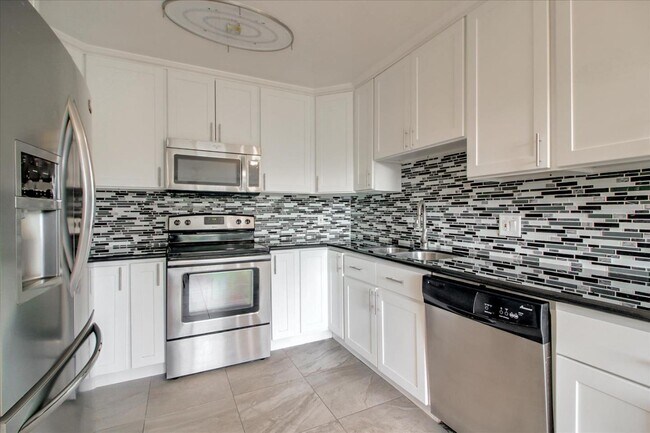 Building Photo - 280 Tradewinds Dr