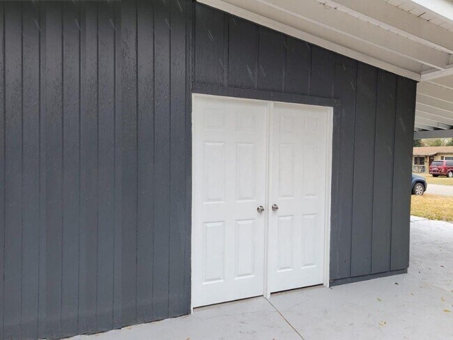 Building Photo - 206 Poinciana Cir