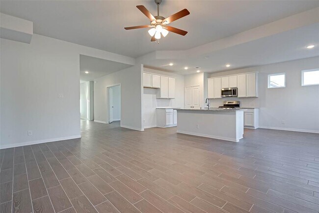 Building Photo - 939 Summer Vlg Wy