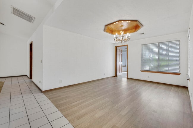 Building Photo - 2503 Brentwood Dr