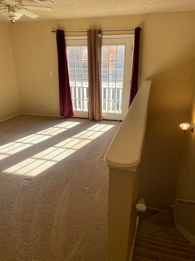 Building Photo - Darling 1 Bed, 1.5 Bath Townhouse with sma...