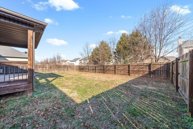 Building Photo - Three Bedroom with Bonus in Franklin Meadows!