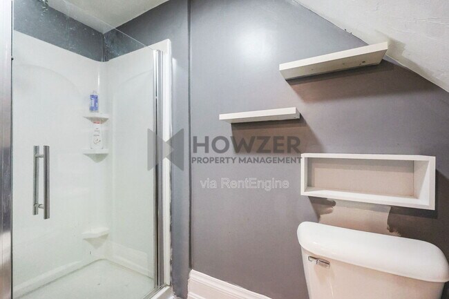 Building Photo - 4 E Broadway