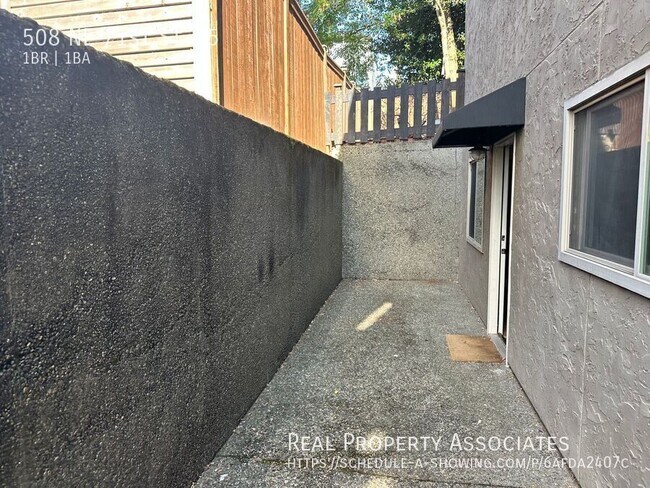 Building Photo - 508 NE 71st St