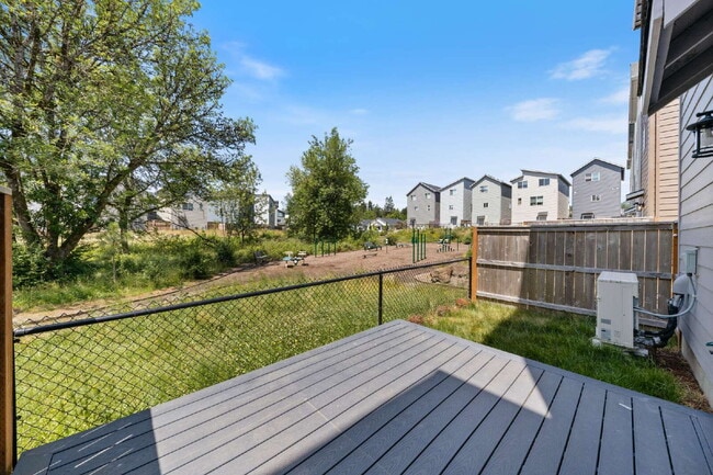 Building Photo - Charming 2-Bed with 2.5 Baths in Newberg