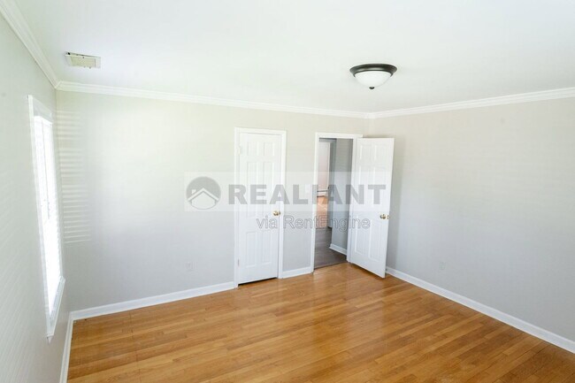 Building Photo - 517 N 3rd St