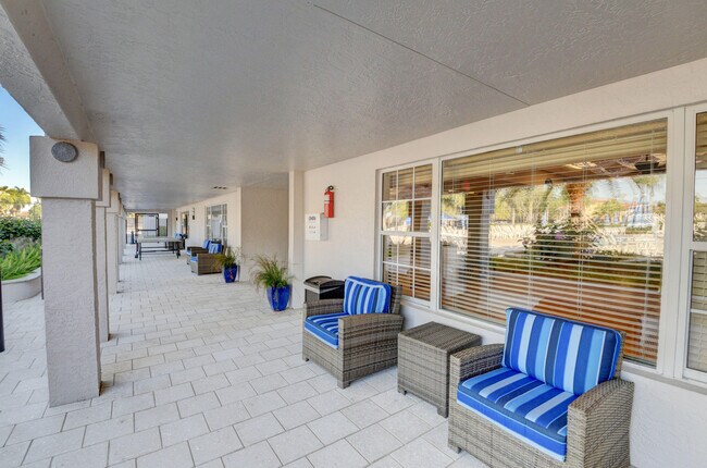 Building Photo - 9553 Shadybrook Dr