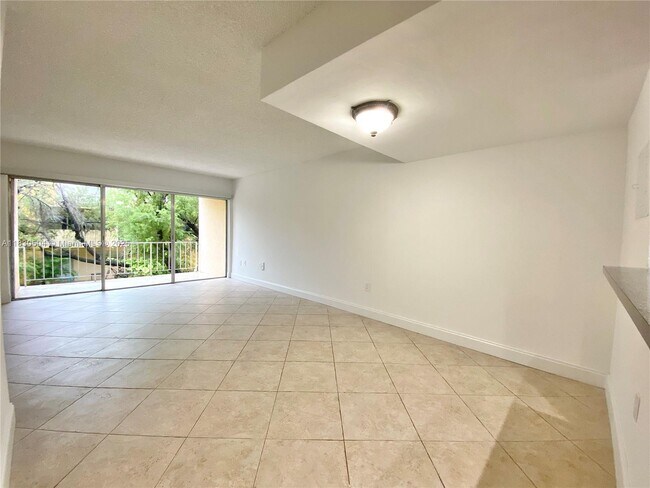 Building Photo - 9371 Fontainebleau Blvd