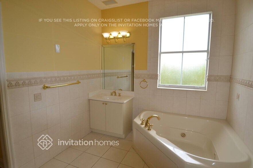 Building Photo - 6243 SW 158th Ave