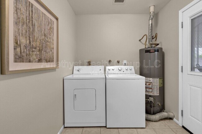 Building Photo - 10547 W Coggins Dr