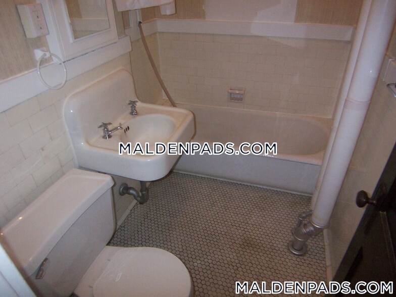 Building Photo - 17-19-19 Washington St S