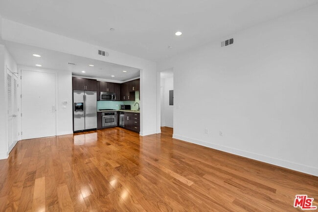 Building Photo - 4211 Redwood Ave