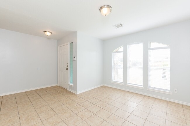 Building Photo - 7615 Greenwood Point Dr