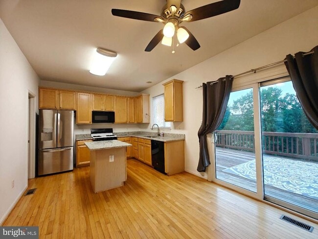 Building Photo - 13030 Park Crescent Cir