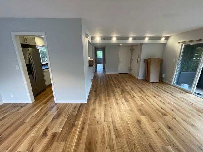 Building Photo - 36 Redwood Ave