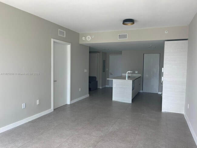 Primary Photo - 1300 S Miami Ave