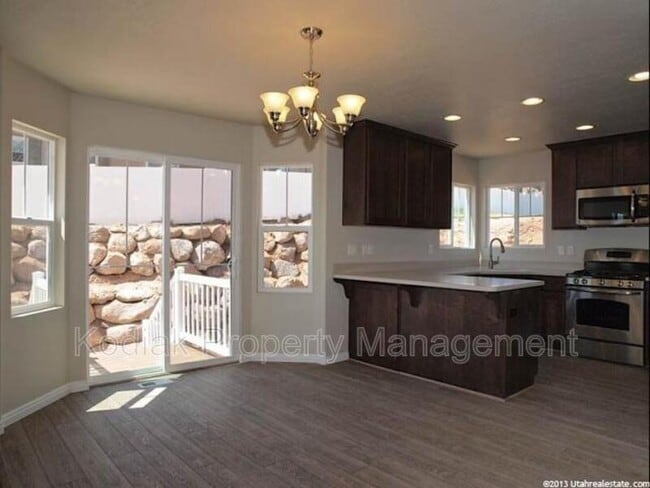 Building Photo - 3325 Redshoulder Dr