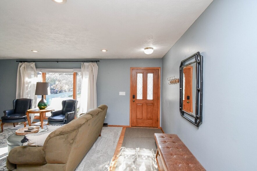 Building Photo - 103 Perry Ln