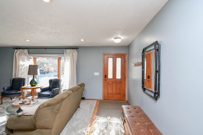 Building Photo - 103 Perry Ln