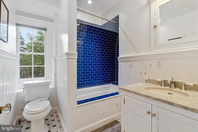 Building Photo - 3921 Harrison St NW