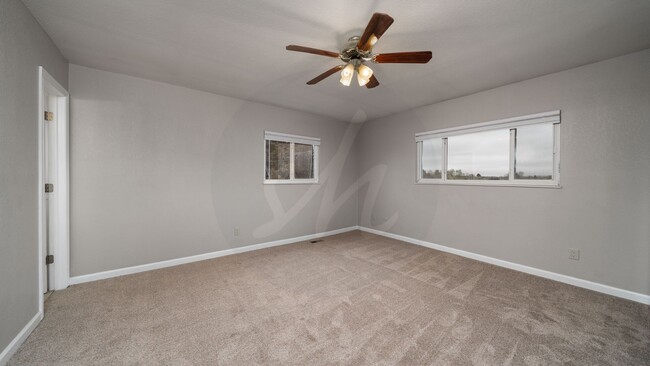 Building Photo - Four level home in Vista Grande