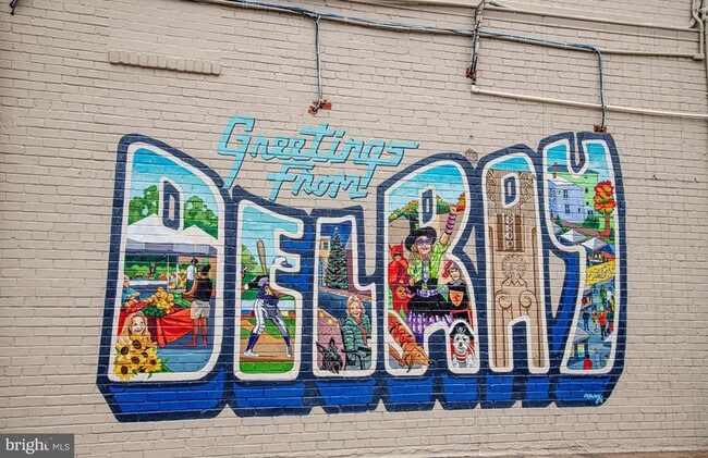 Building Photo - 432 E Luray Ave