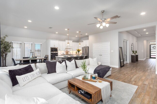 Building Photo - 2131 Thayer Cv