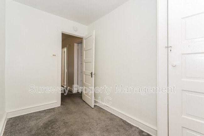 Building Photo - 1060 Markee Terrace