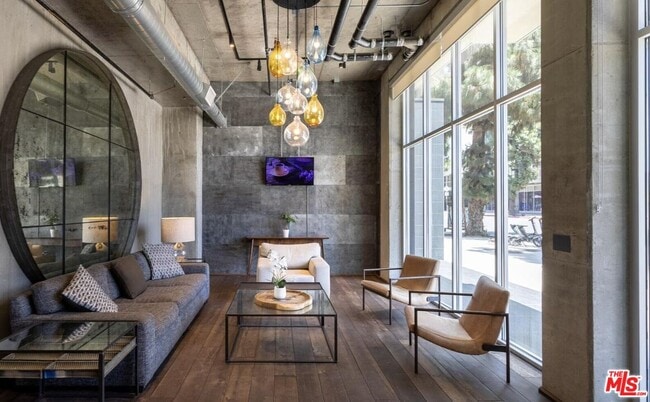 Building Photo - 1249 S Grand Ave