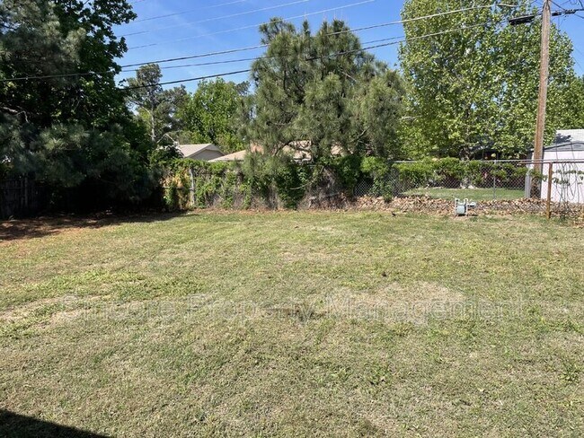 Building Photo - 2013 N College Ave