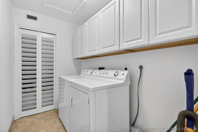 Building Photo - 804 Foxpointe Cir