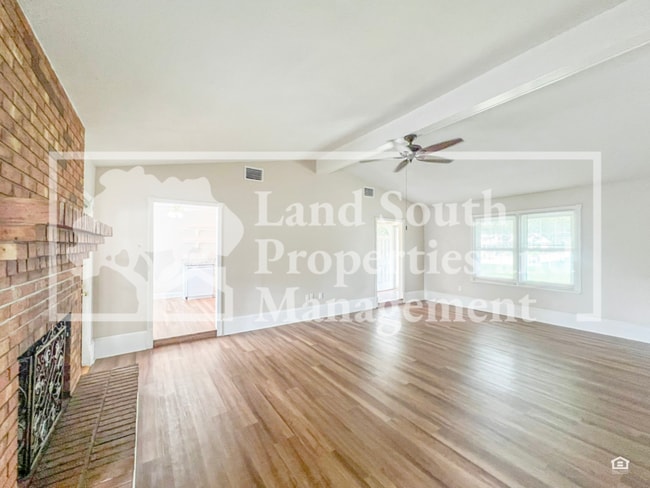 Building Photo - 2926 Forestgreen Dr S
