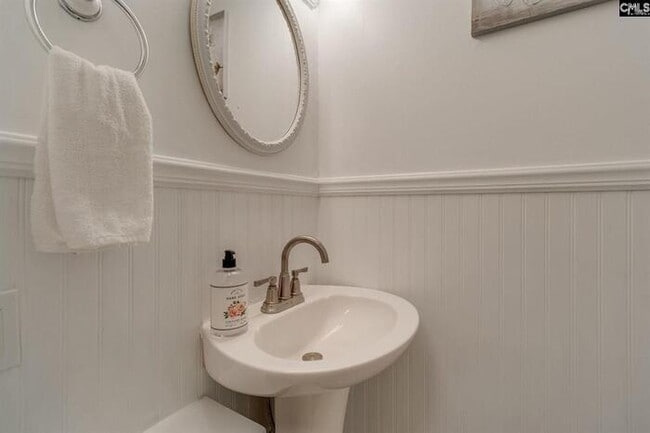 Building Photo - 8 Royalgate Dr