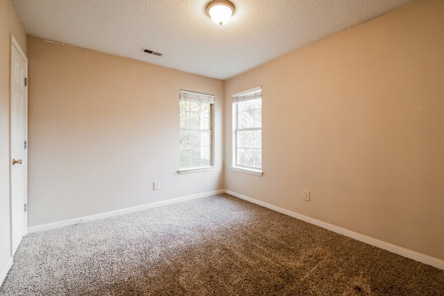 Building Photo - 4713 Vineyard Ct