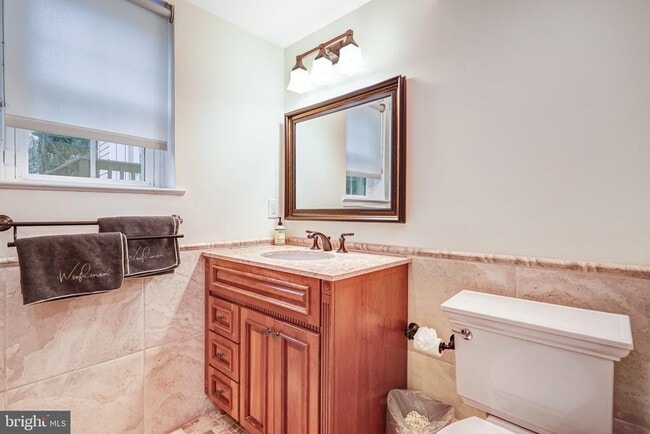 Building Photo - 1504 Wake Forest Dr