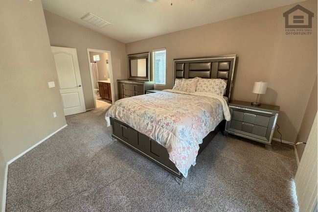 Building Photo - 2Bed/2Bath Condo in North Chandler! Ready for Immediate Move-In!