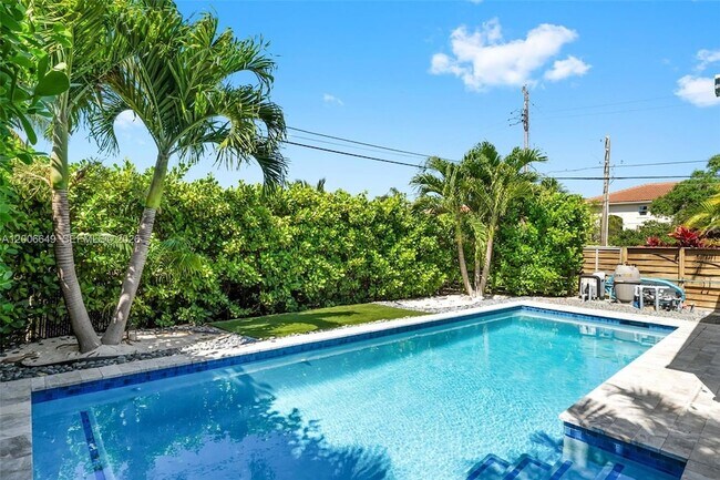 Building Photo - 930 N 11th Ct