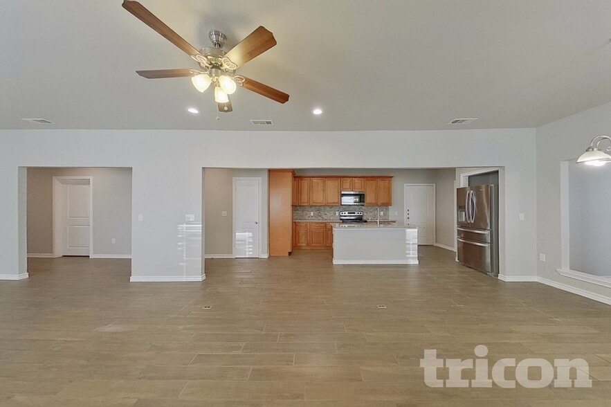 Building Photo - 4825 Freeport Dr