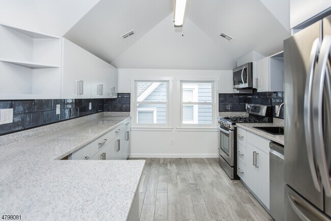 Building Photo - 36 N Willow St