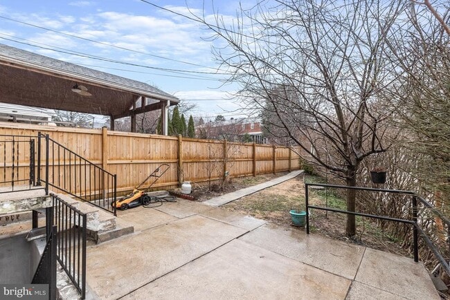 Building Photo - 8336 Wyton Rd