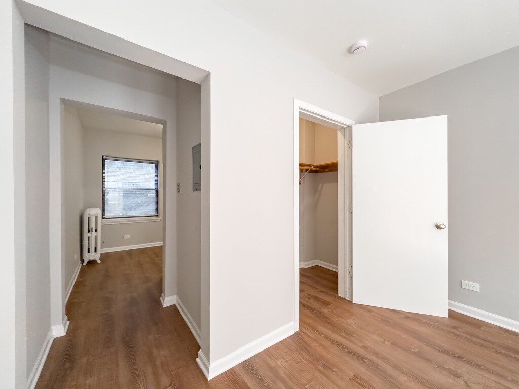 Building Photo - 5746 N Winthrop Ave